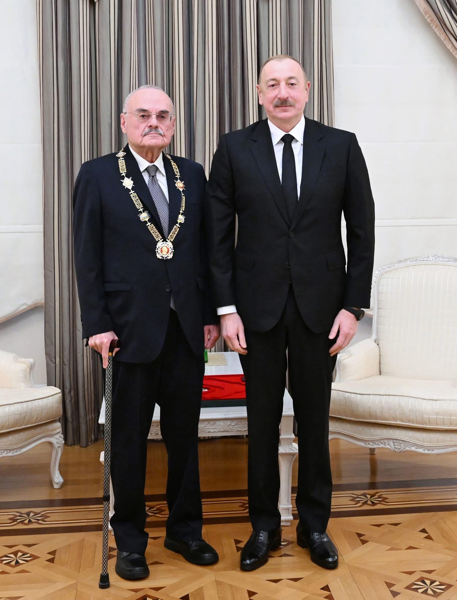 Ilham Eliyev Artur Rasizadeye Heyder Eliyev ordenini teqdim edib.
